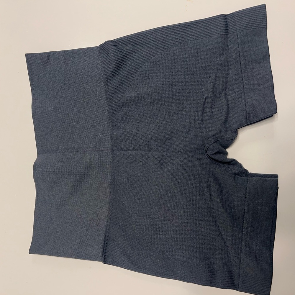 SET active shorts size small